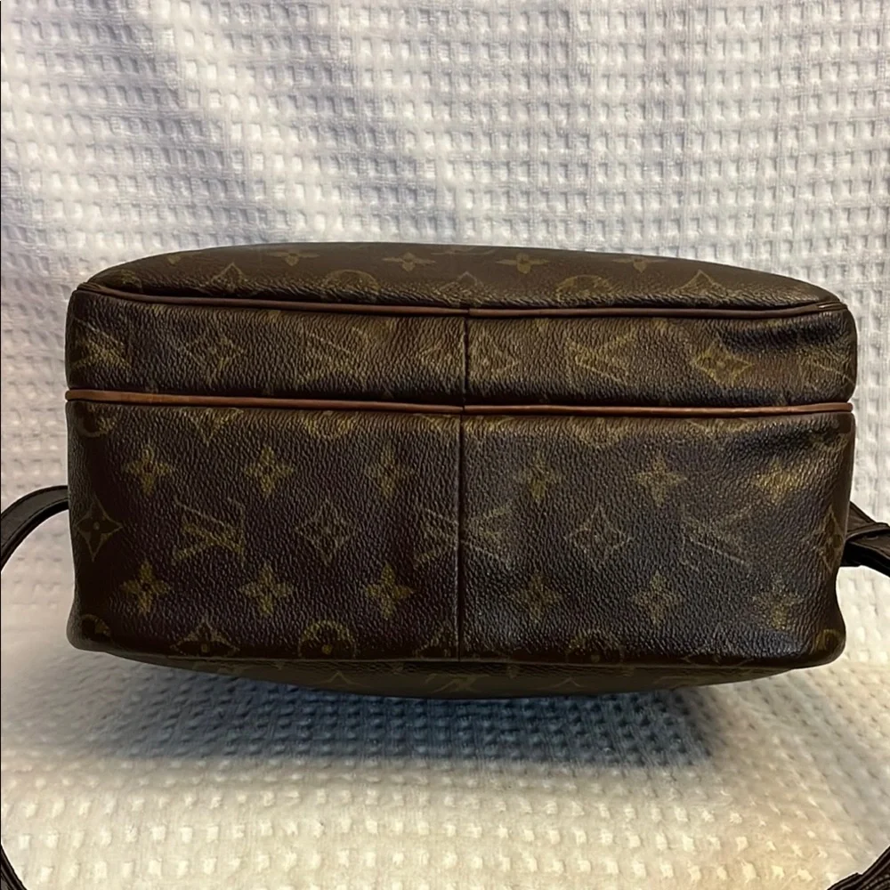 LOUIS VUITTON Nile Shoulder Bag Monogram Canvas